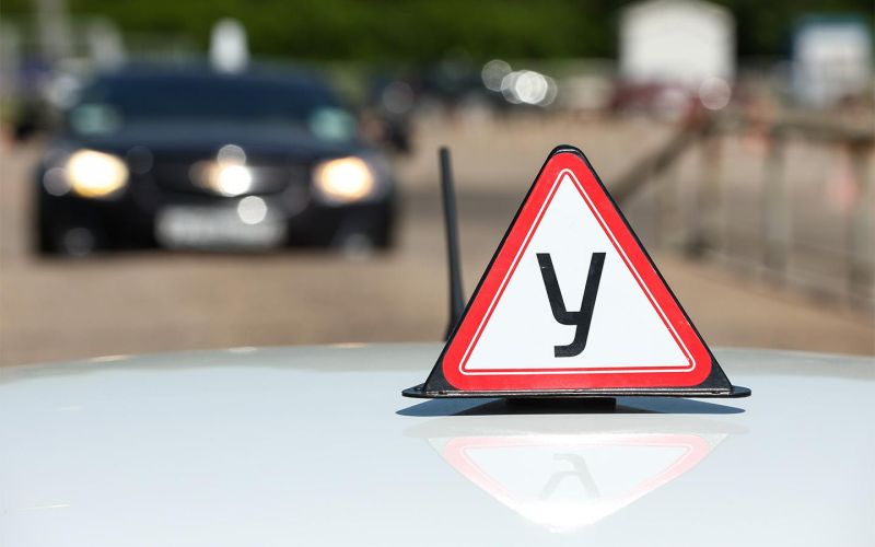 «Ждать полгода». В России — огромные очереди на сдачу водительских прав