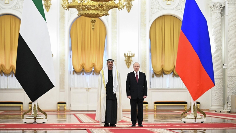 Президент РФ Владимир Путин и президент ОАЭ Мухаммед бен Заид Аль Нахайян во время встречи в Москве