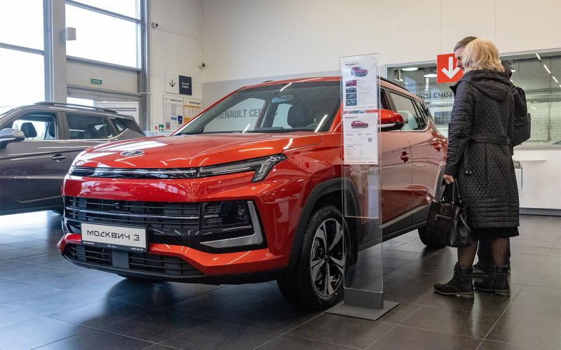 На сколько упали продажи автомобилей в России. Минпромторг раскрыл данные