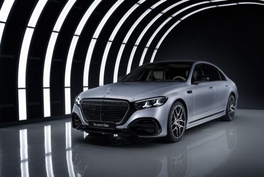 Новый Mercedes-Benz S-Class начнут продавать в России. Подробности