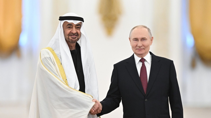 Президент РФ Владимир Путин и президент ОАЭ Мухаммед бен Заид Аль Нахайян во время встречи в Москве