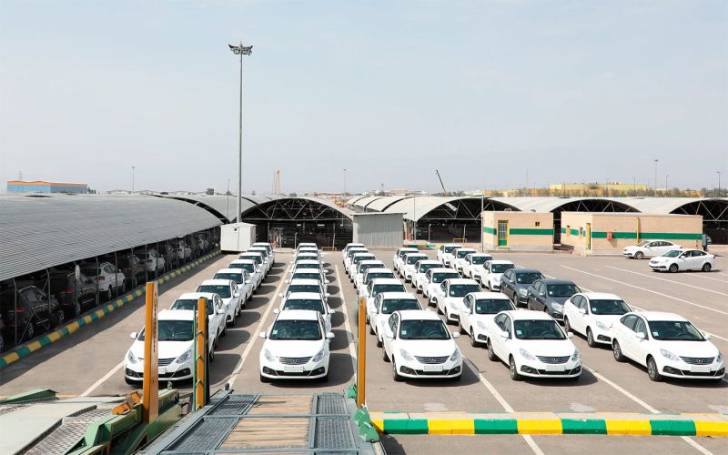 
            Дешевые иранские седаны и некомплектные Kia на «Автоторе». Новости недели
        