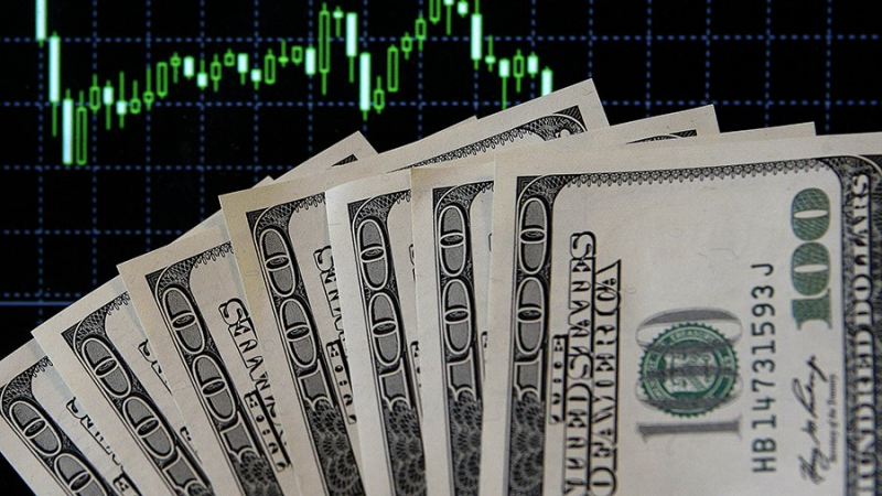 Доллар на Мосбирже завершил неделю снижением до 53,4 рубля
