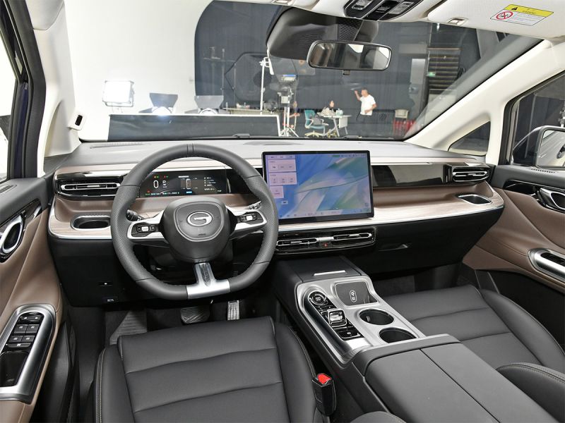 
            GAC раскрыл интерьер минивэна Trumpchi E8
        