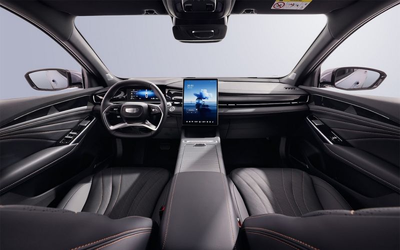 Geely назвал цены на флагманский седан Preface в России