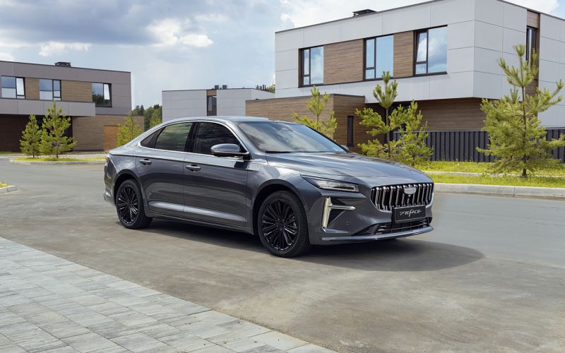 Geely назвал цены на флагманский седан Preface в России