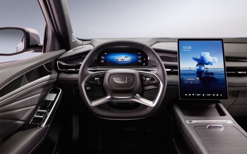 Geely назвал цены на флагманский седан Preface в России