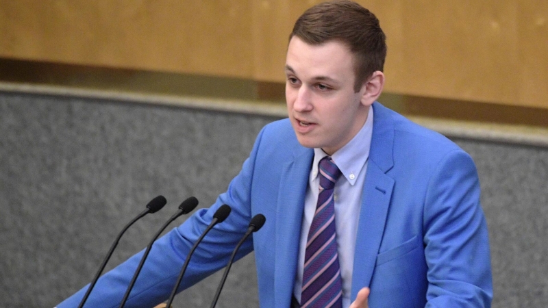 Источник сообщил о возможном снятии полномочий с Власова комиссией Госдумы