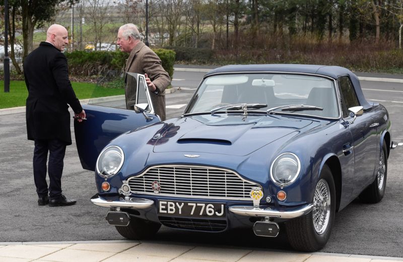 Король на Aston Martin. Какие автомобили любит новый британский монарх