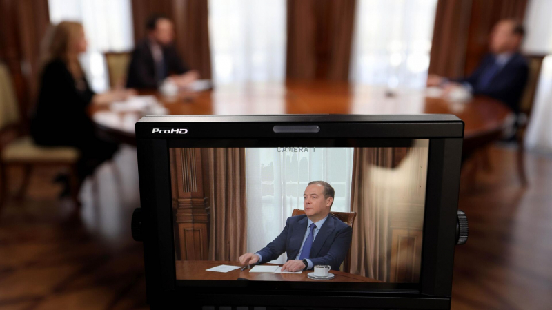 Медведев назвал цель переговоров России и Украины