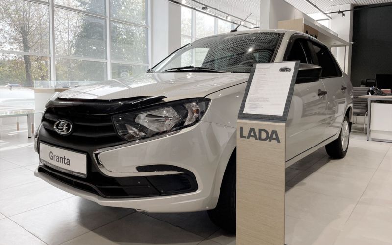 
            Новая Lada пикап, россиянам не продают авто в Казахстане: новости недели
        