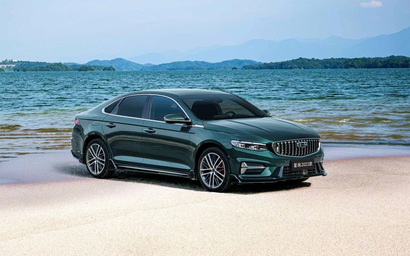 
            Новый Geely Preface и его конкуренты в России: характеристики и цены
        