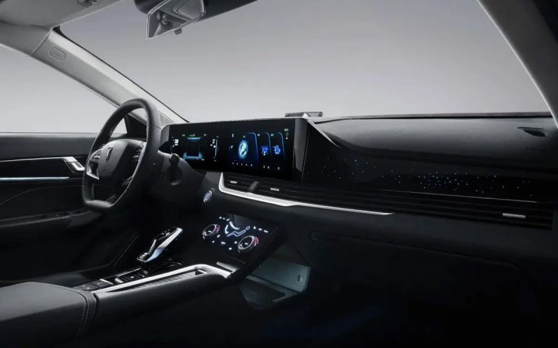 
            Новый Geely Preface и его конкуренты в России: характеристики и цены
        