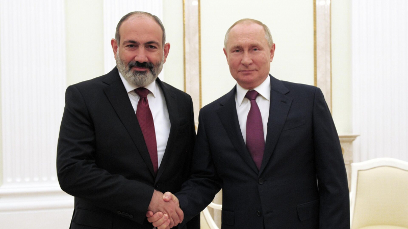 Путин поздравил руководителей Армении с юбилеем дипотношений между странами