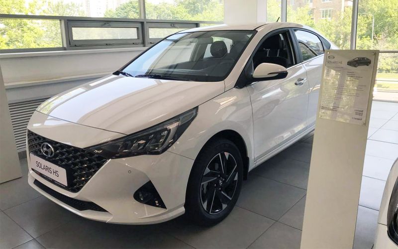 «Шильды Kia и Hyundai можно приклеить». Как дилеры продают машины Solaris