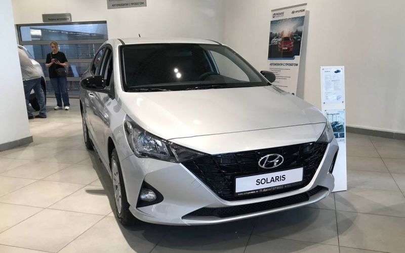 «Шильды Kia и Hyundai можно приклеить». Как дилеры продают машины Solaris