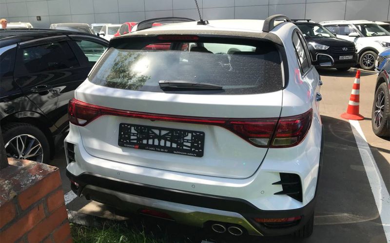 «Шильды Kia и Hyundai можно приклеить». Как дилеры продают машины Solaris