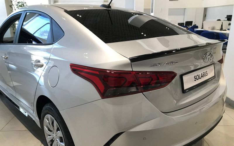 «Шильды Kia и Hyundai можно приклеить». Как дилеры продают машины Solaris