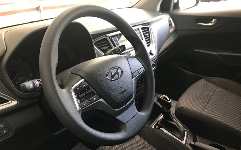 «Шильды Kia и Hyundai можно приклеить». Как дилеры продают машины Solaris