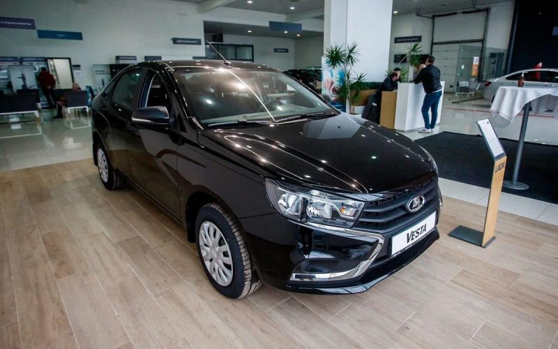 В апреле 2023 года в России продали 112 Lada Vesta