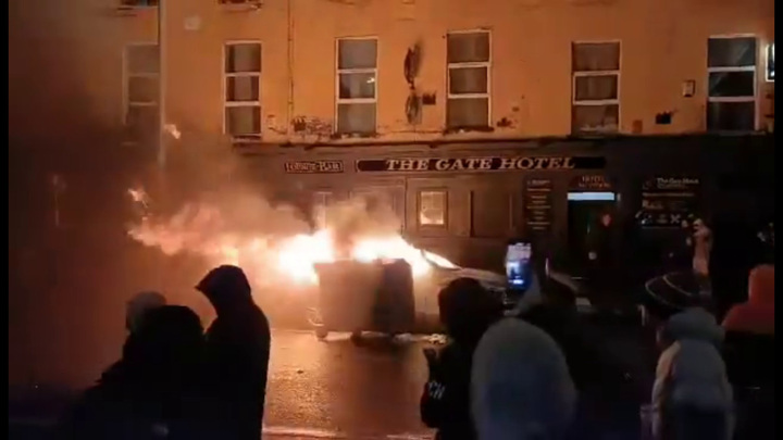 В Дублине после нападения на детей начались массовые беспорядки
