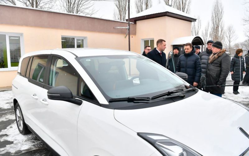 
            В России появился новый автобренд. Он потеснит «Москвич» и Evolute
        