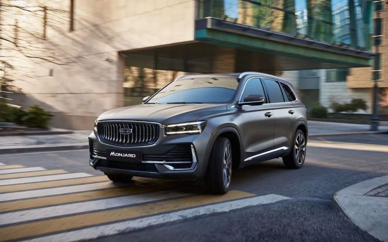 
            За первую половину 2024 года россияне потратили на автомобили ₽2,15 трлн
        