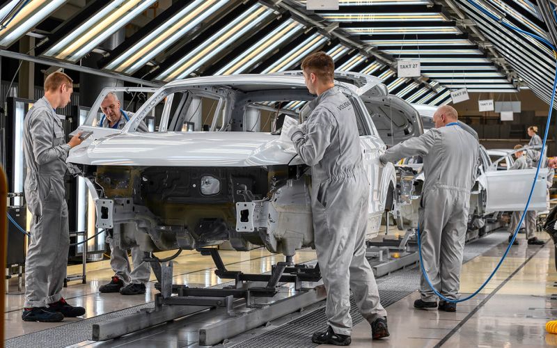 
            Зарплаты ниже, работы больше: когда перезапустят бывший завод Volkswagen
        